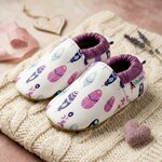 chaussons-bebe-cuir-souple-imprime-indien-mise-en-scene-coeurs-5