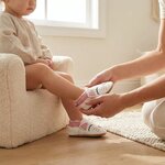 chaussons-bebe-cuir-souple-fourres-madame-chat-avec-adulte-6