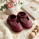 chaussons-bebe-cuir-souple-ouverts-bordeaux-mise-en-scene-fleurs-4