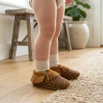 chaussons-bebe-cuir-souple-a-franges-nubuck-leopard-portee-bebe-5