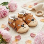 chaussons-bebe-cuir-souple-fourres-tigrou-le-tigre-mise-en-scene-fleurs-3