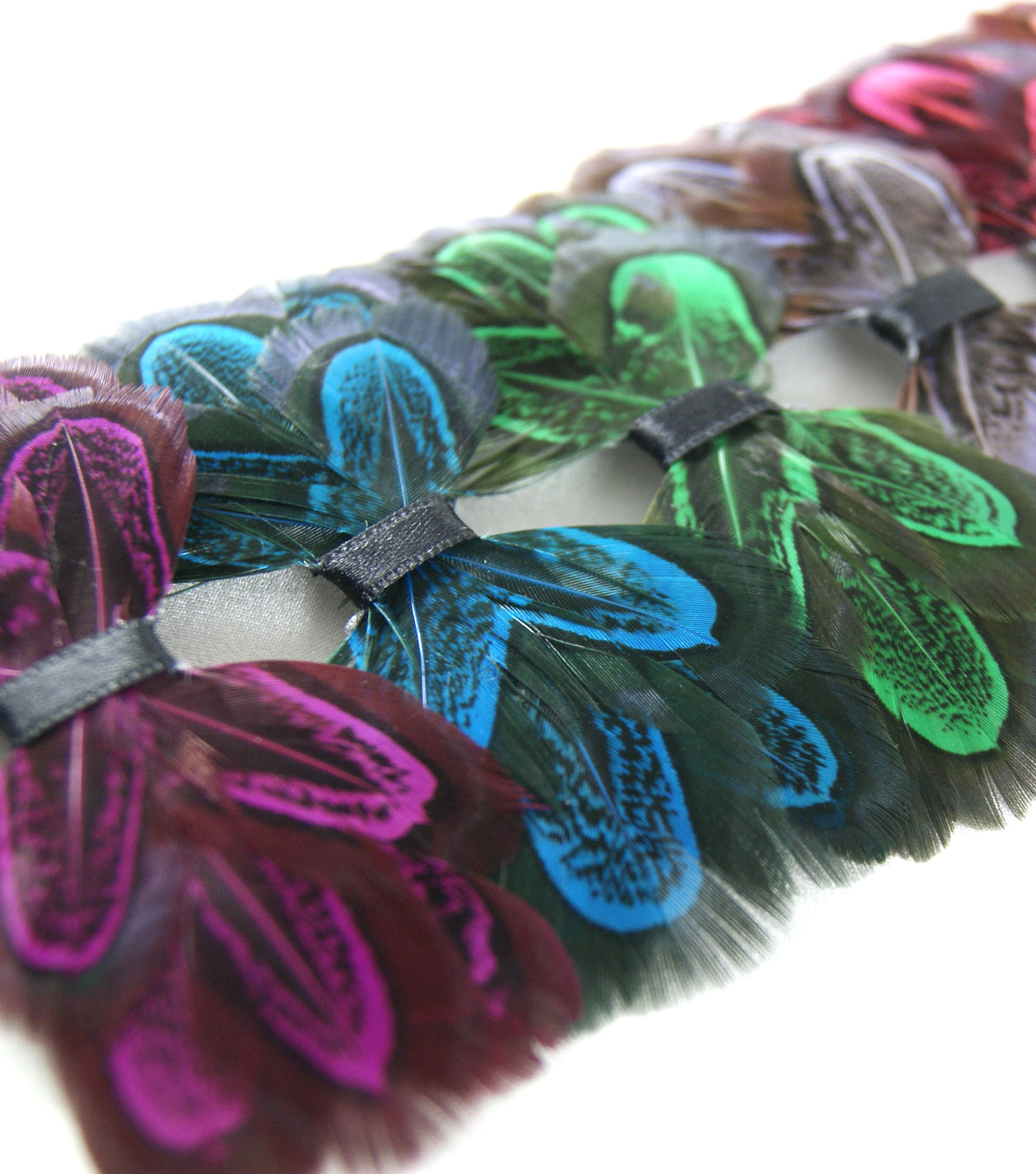 broche noeud plume faisan vert bleu rose parme