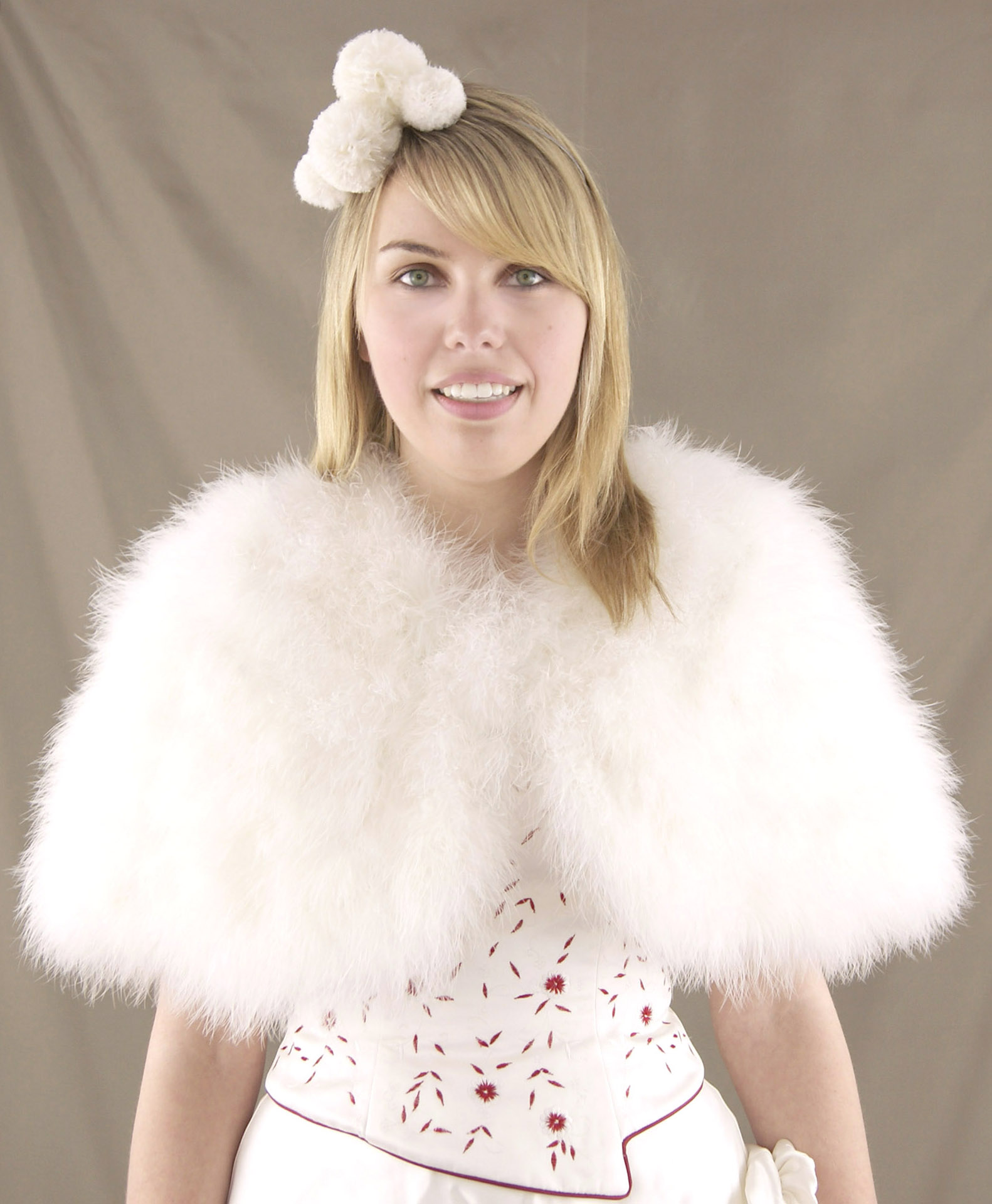 cape plume courte mariage ivoire