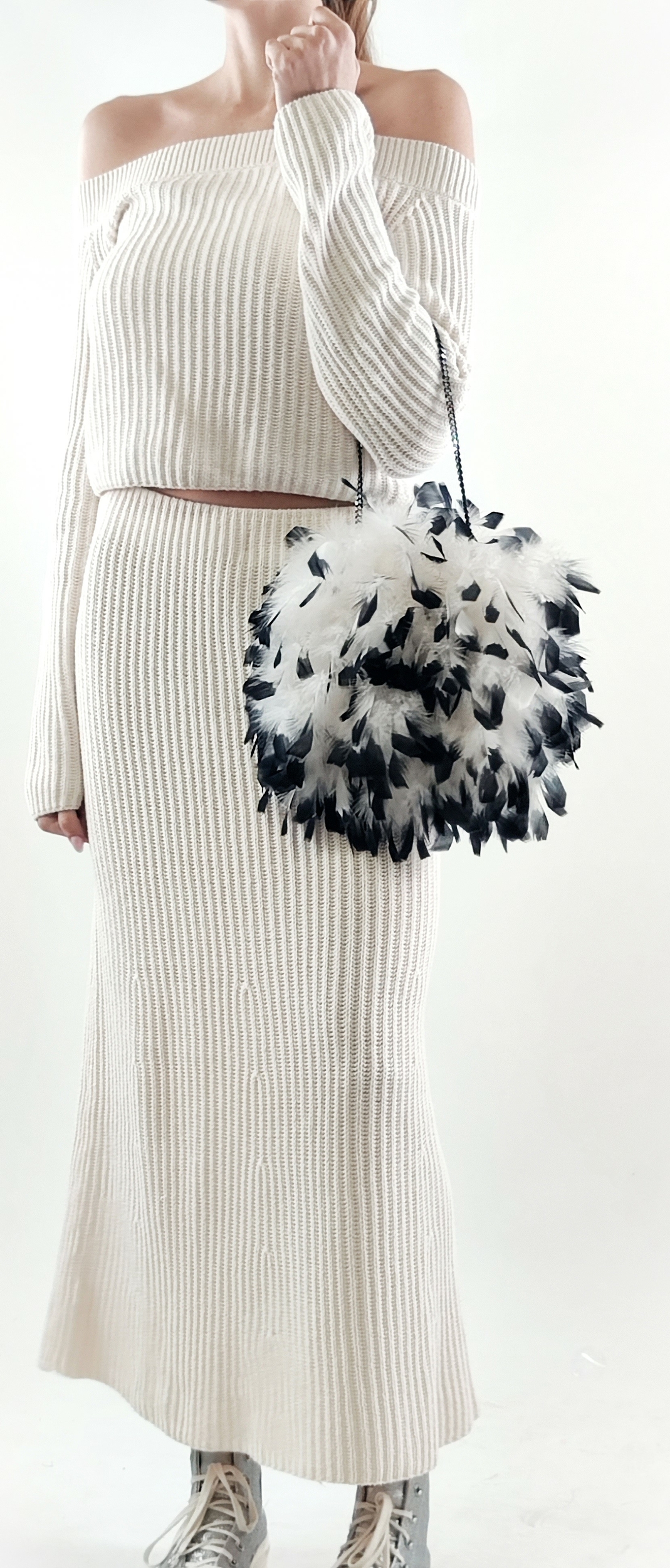 sac en plume pompon noir et blanc