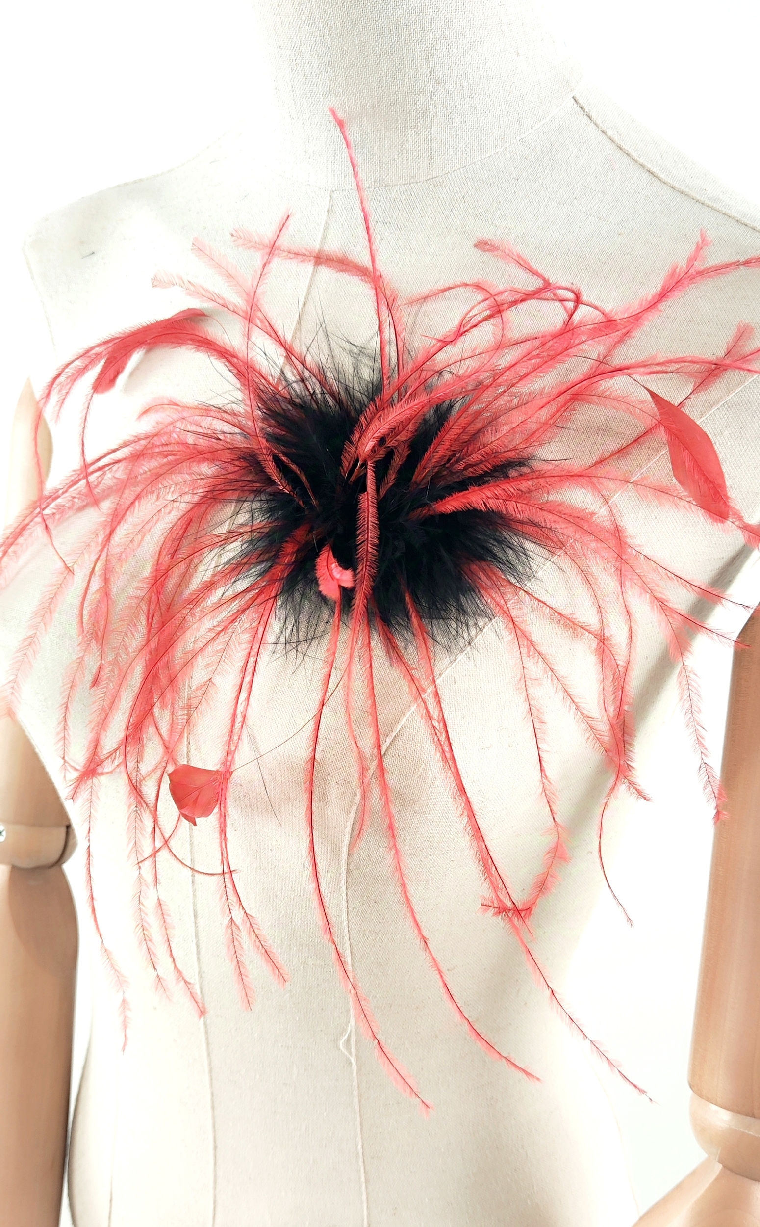broche accessoire plume autruche coq brique noir