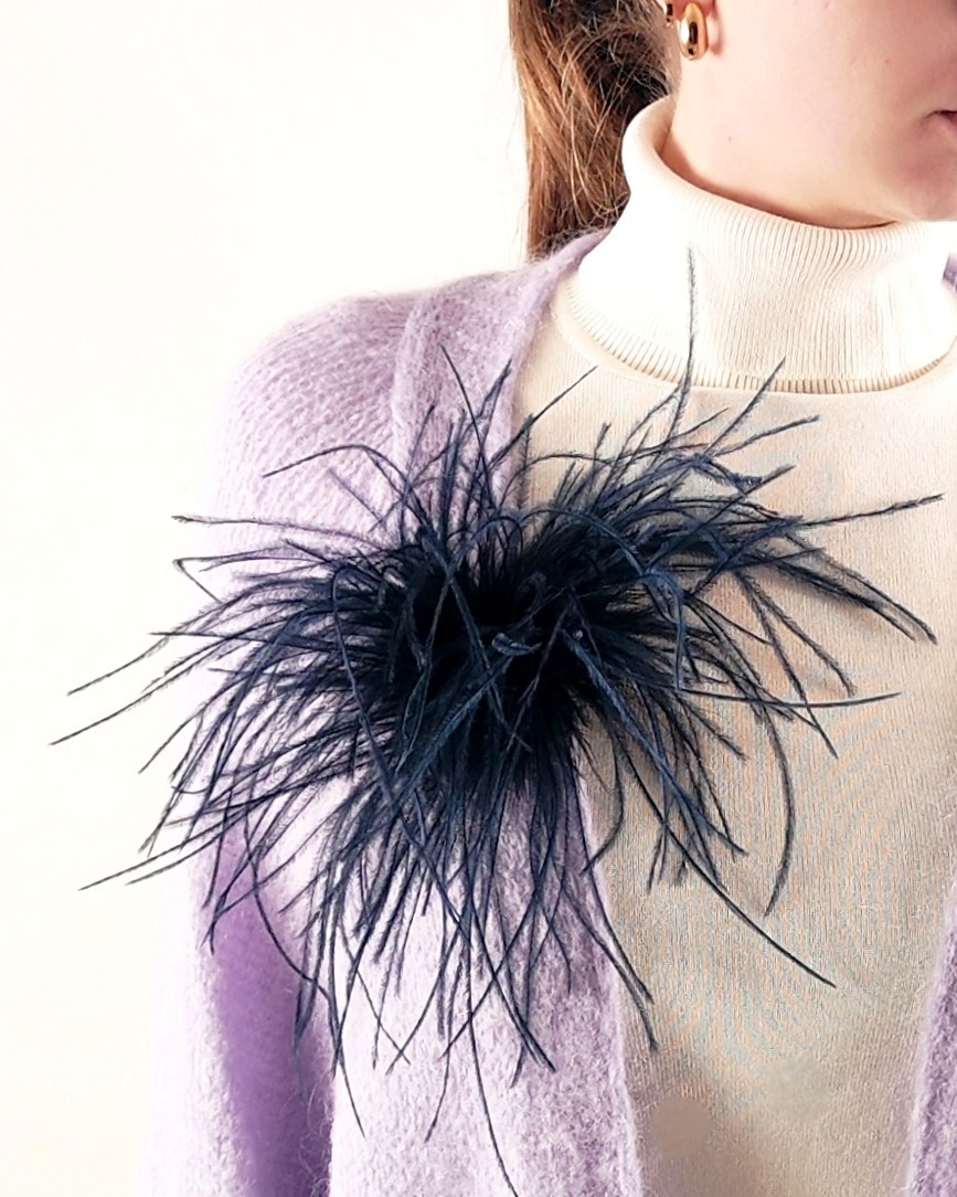 broche plume dautruche vaporeuse bleu marine