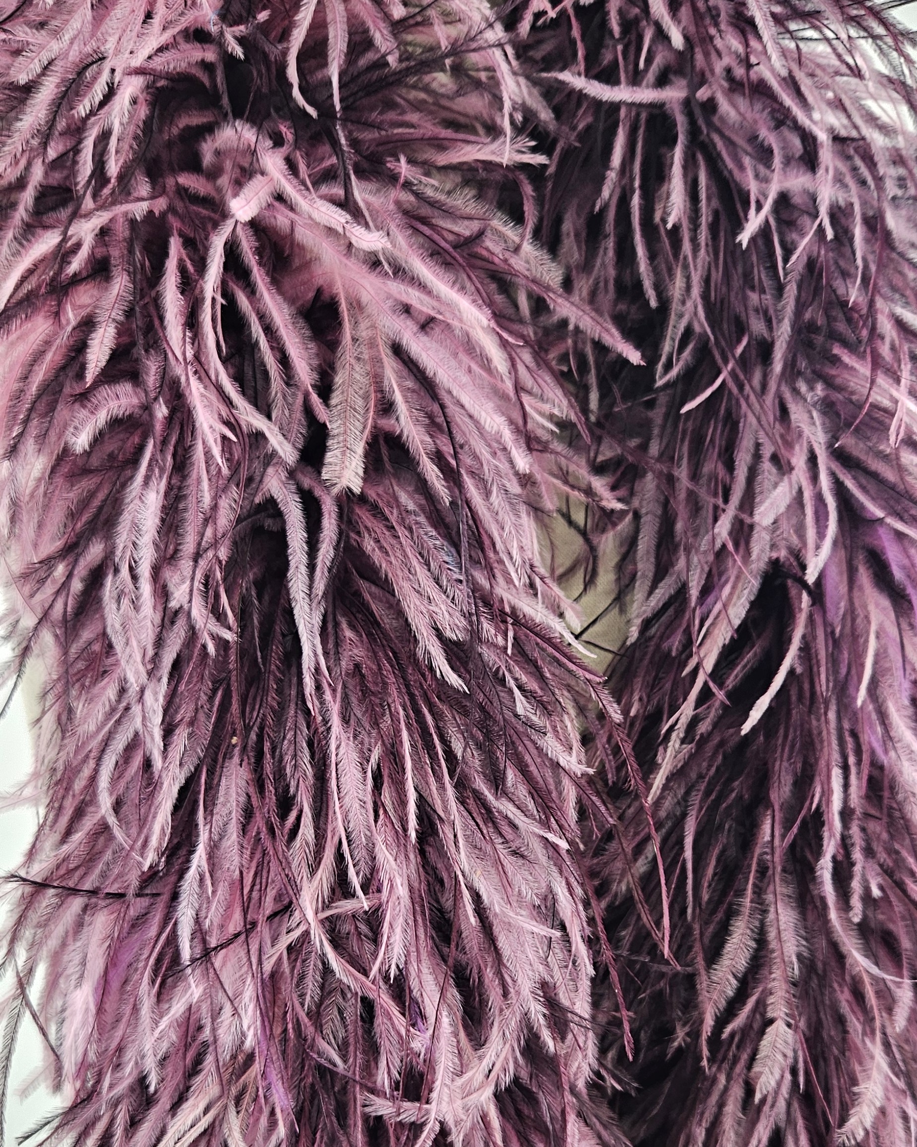 gros boa prune rose detail