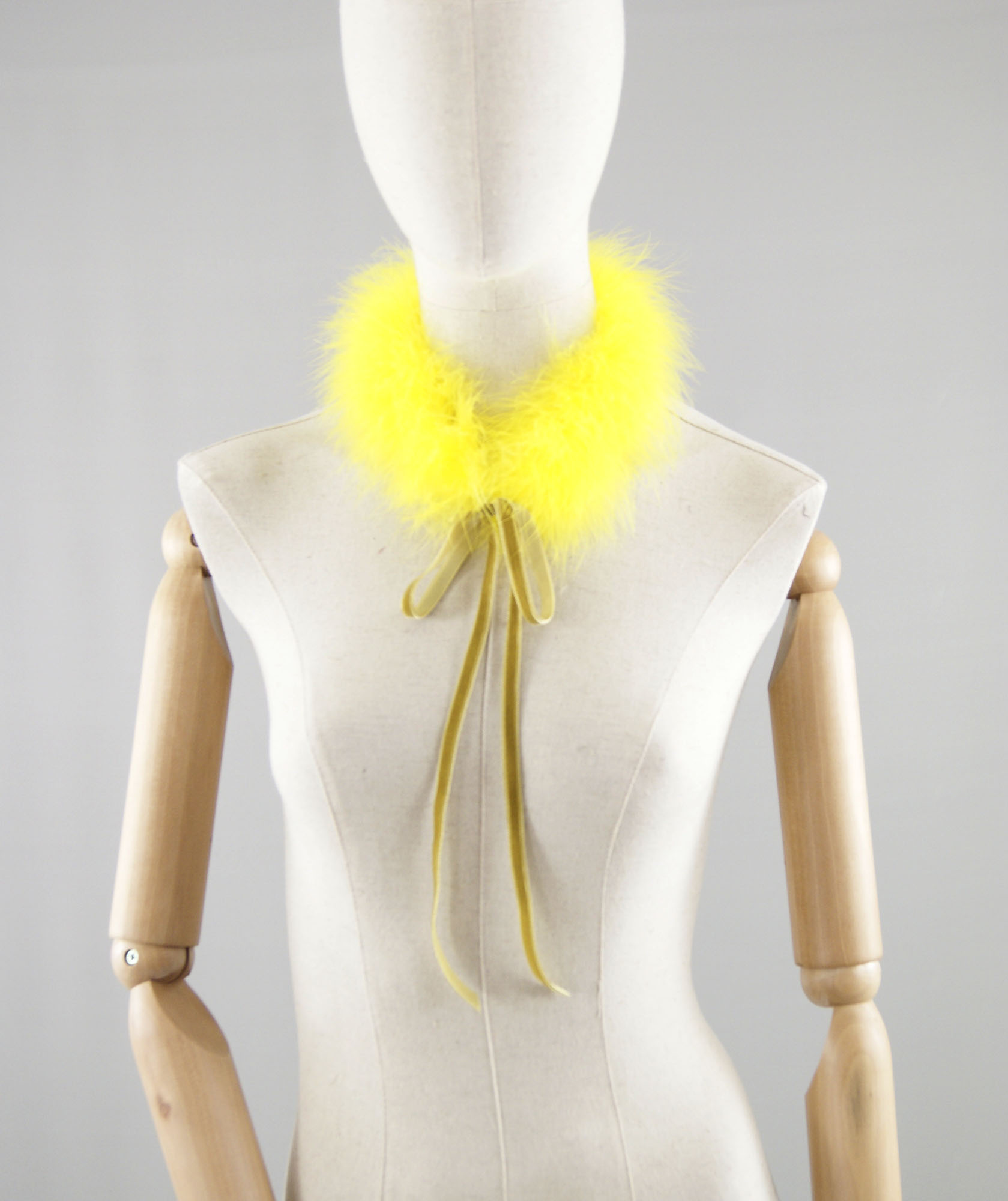 col en plume duvet jaune