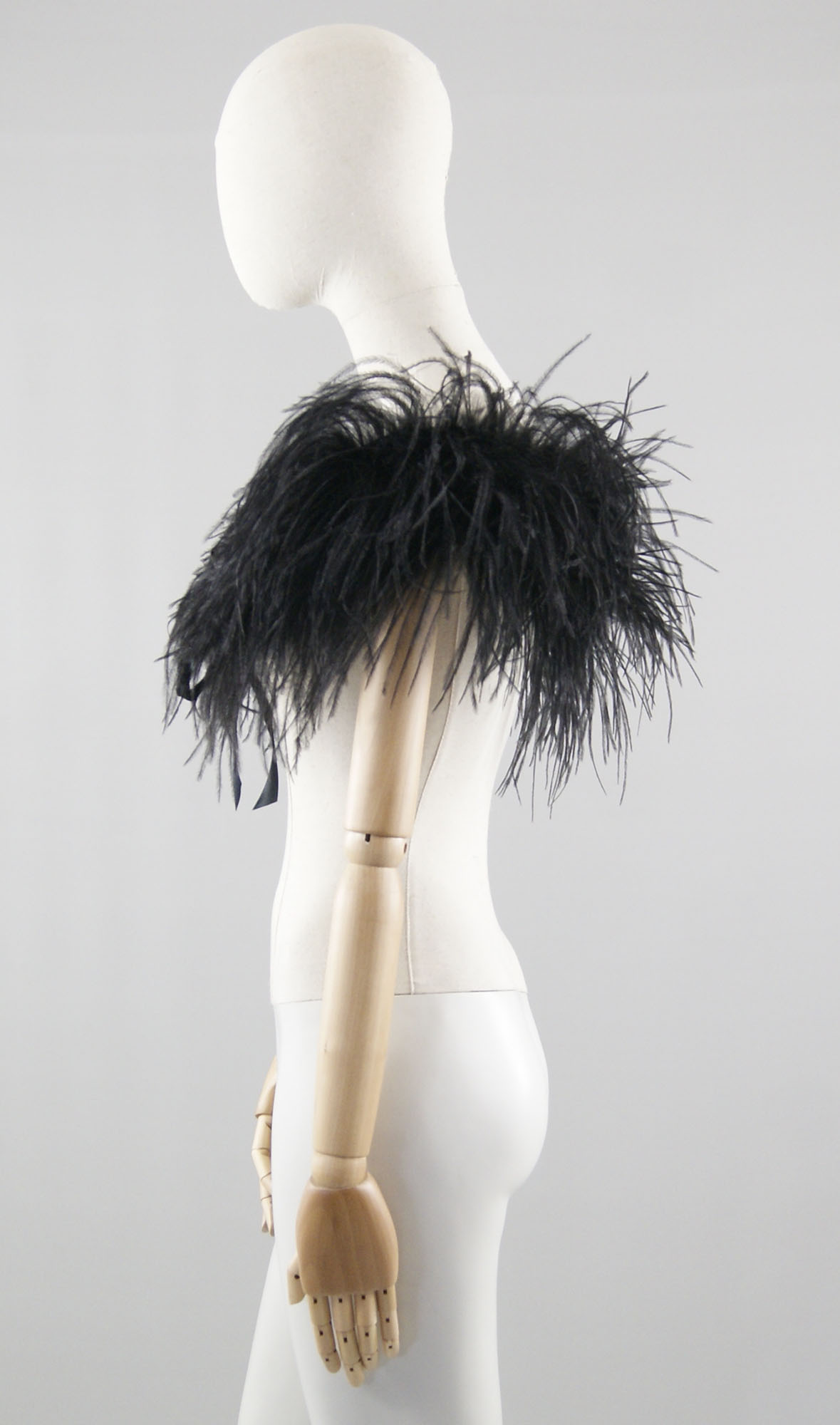 cape plume mariage noir