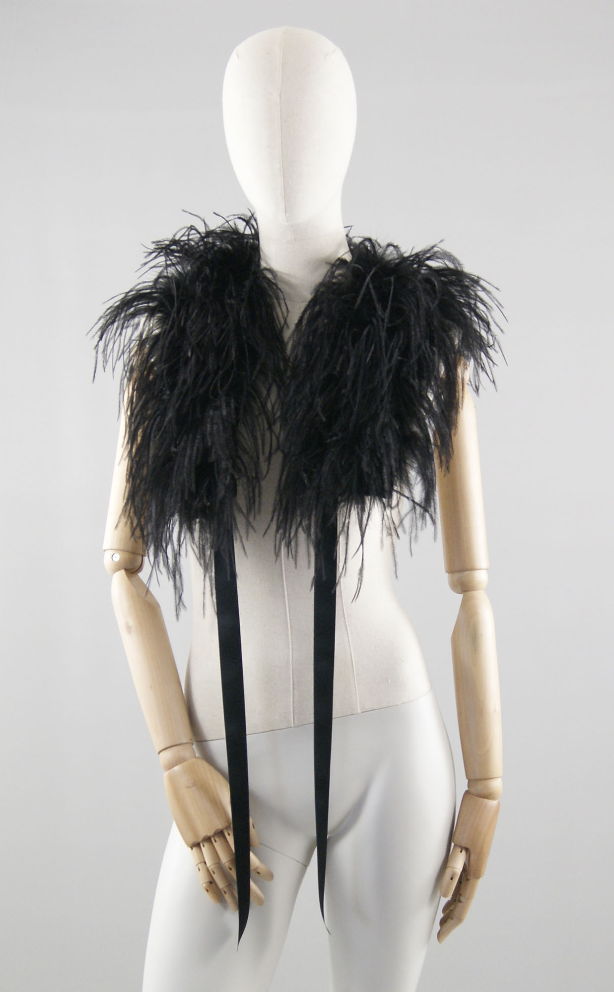 cache epaule plume autruche noir