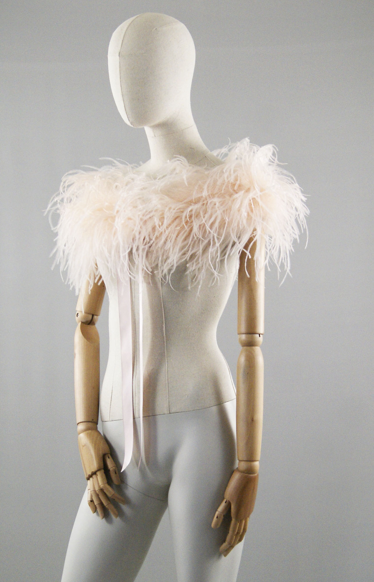 cape plume mariage poudre