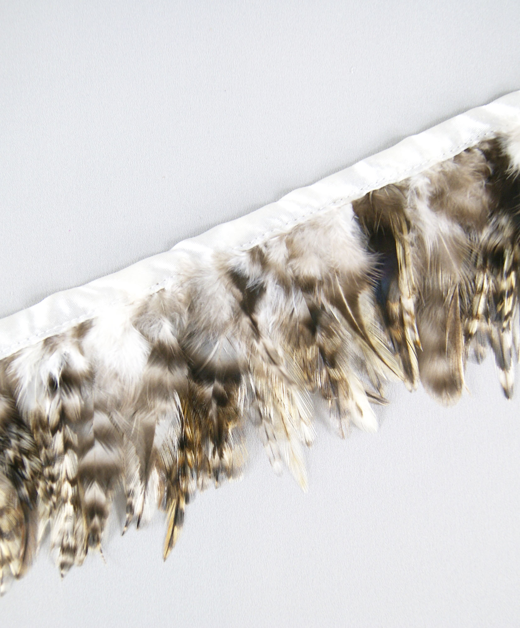 frange plume croupe de coq naturel gris