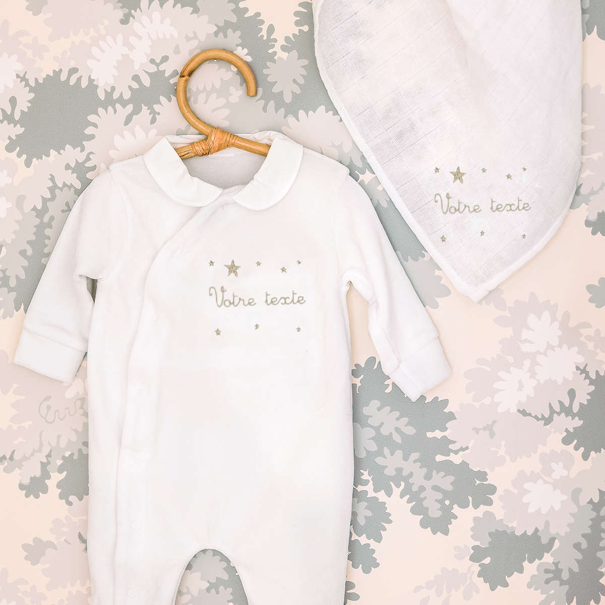 accessoires-bebe-nouveau-ne-coffret-naissance-lange-pyjama-blanc-brodé-personnalise-bobine-paris-cadeau