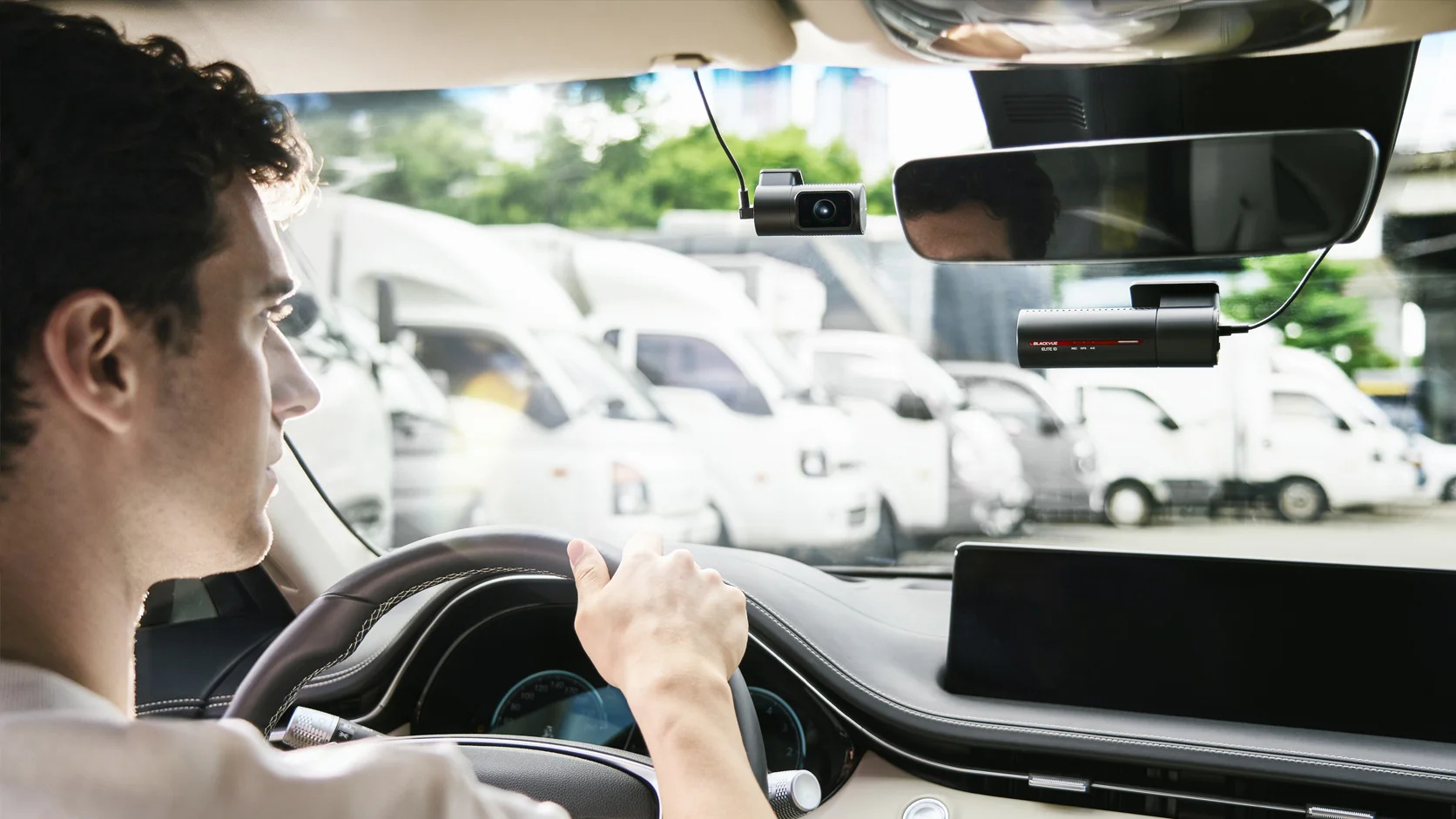 Chauffeur VTC et passager filmés par la dashcam ELITE 10 Cabin