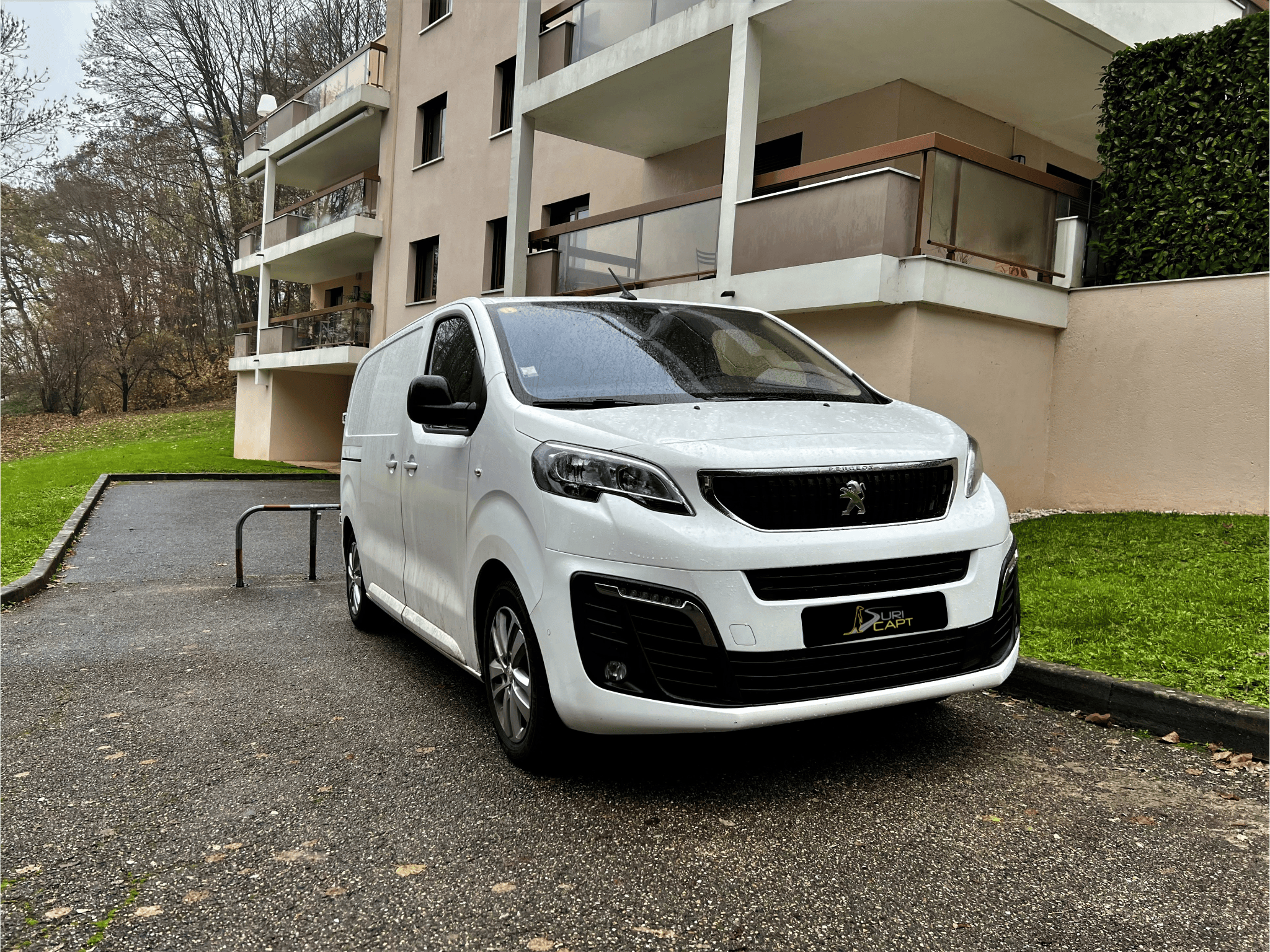 dashcam blackvue dr750x 2ch truck plus sur peugeot expert caméra utilitaire surveillance