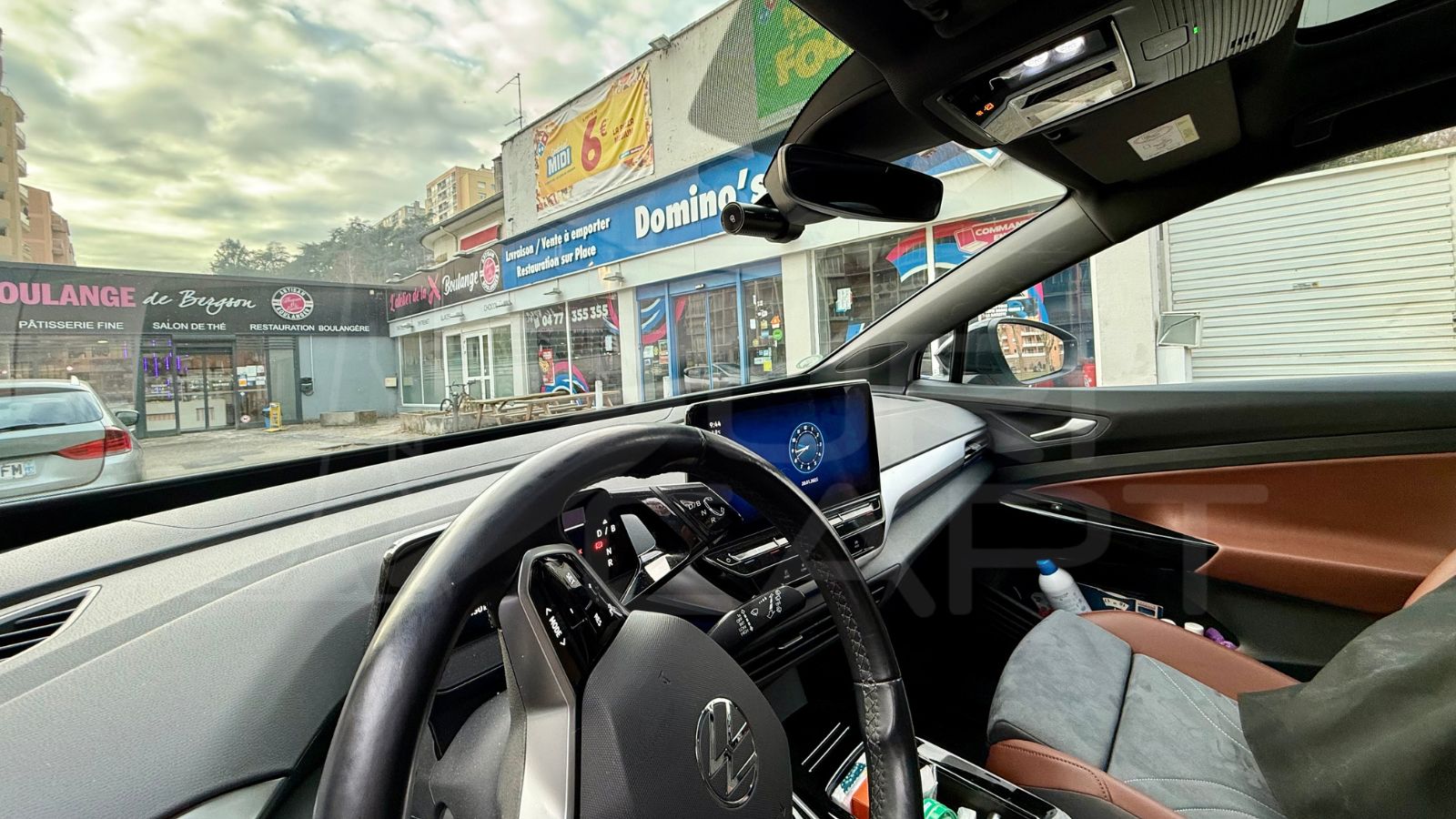 Installation dashcam : caméra avant sur une VOLKSWAGEN ID.4