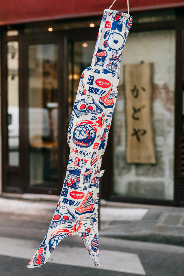 manche_a_air_madame-mo-koinobori-Paiheme_Vintage_Tokyo_Blue_KOI2.36-cadeau-enfant-japon
