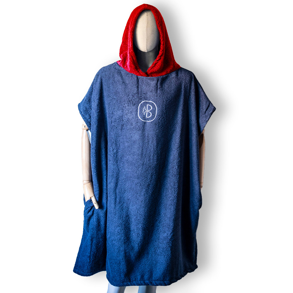 Poncho de surf bleu marine capuche rouge, fabrication française