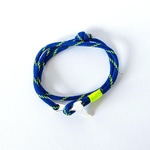 bracelet-queue-baleine-bleu-fluo