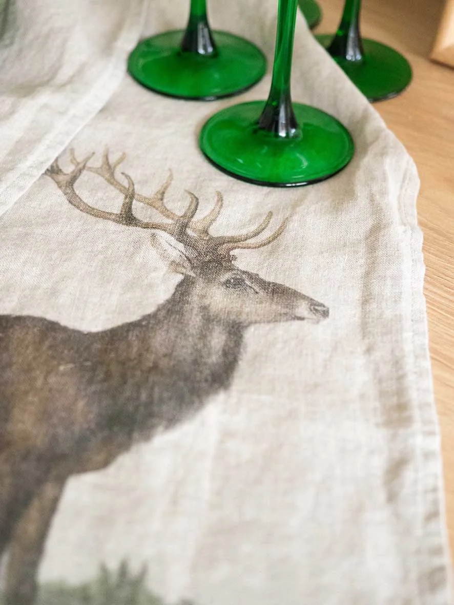 6001M-DRL-Linoroom-kitchen-towels-Deer-and-Roe-deer-Vertical-LR4