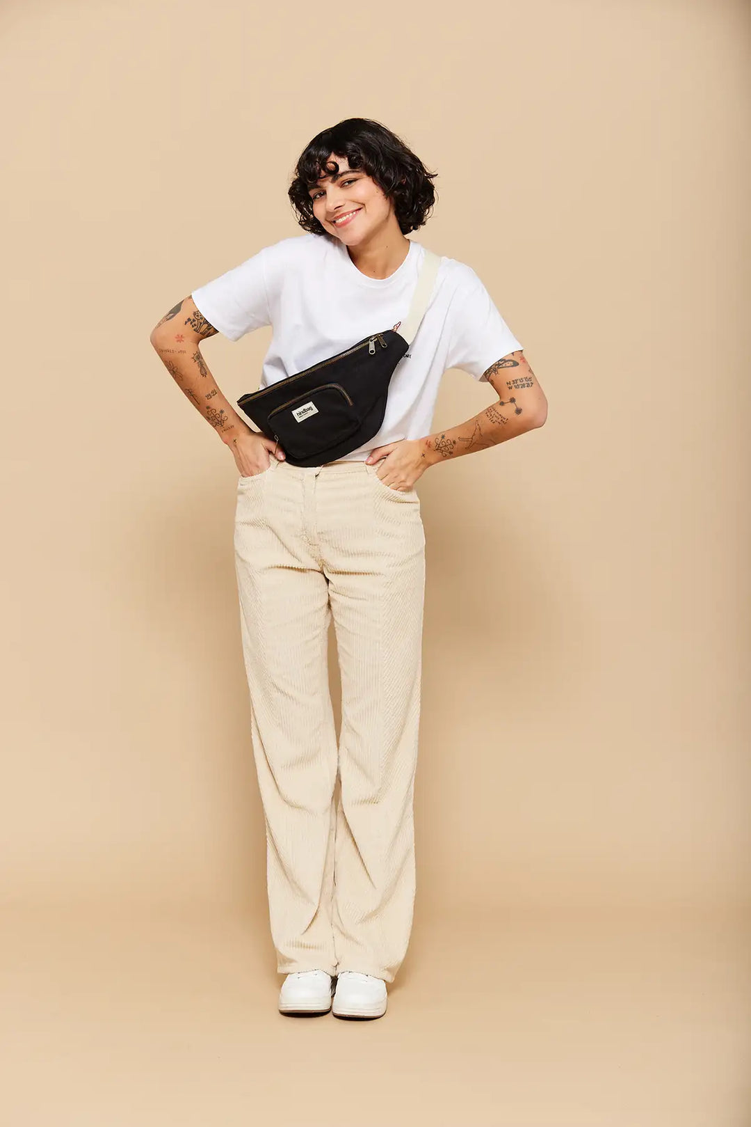 sofia-noir-hindbag-sac-banane-grand_1080x.webp