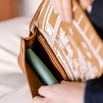 Keecie_lunchbreak_bag_cognac_model05