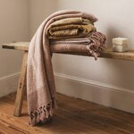 serviette-en-eponge-velvet-ULYSSE-Vieux-rose-miel_fiche-produit-ambiance-2
