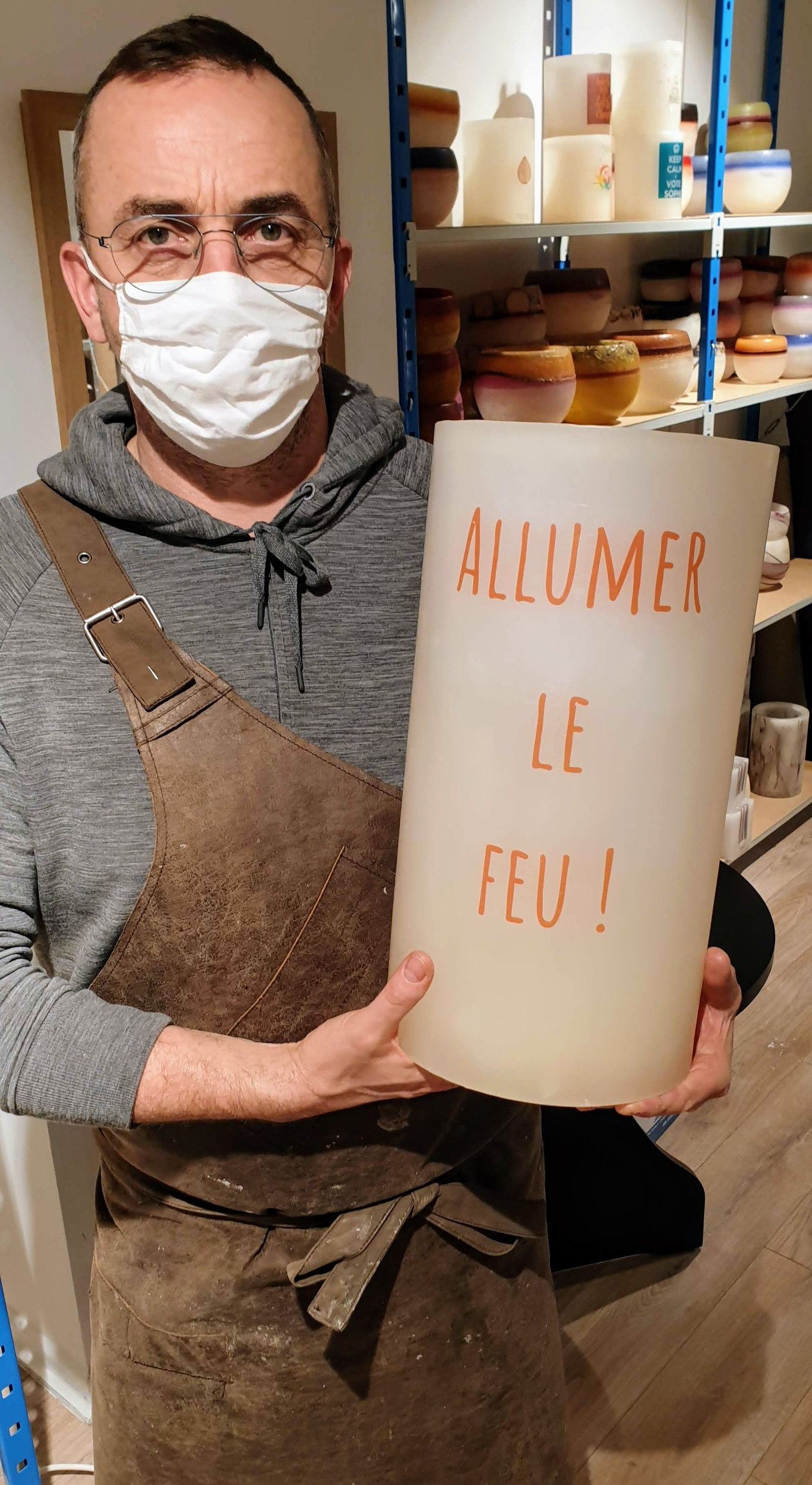 Les Artisans Cirier Bruxellois Bougie Personnalisée Photophore Cylindre- Allumer le feu