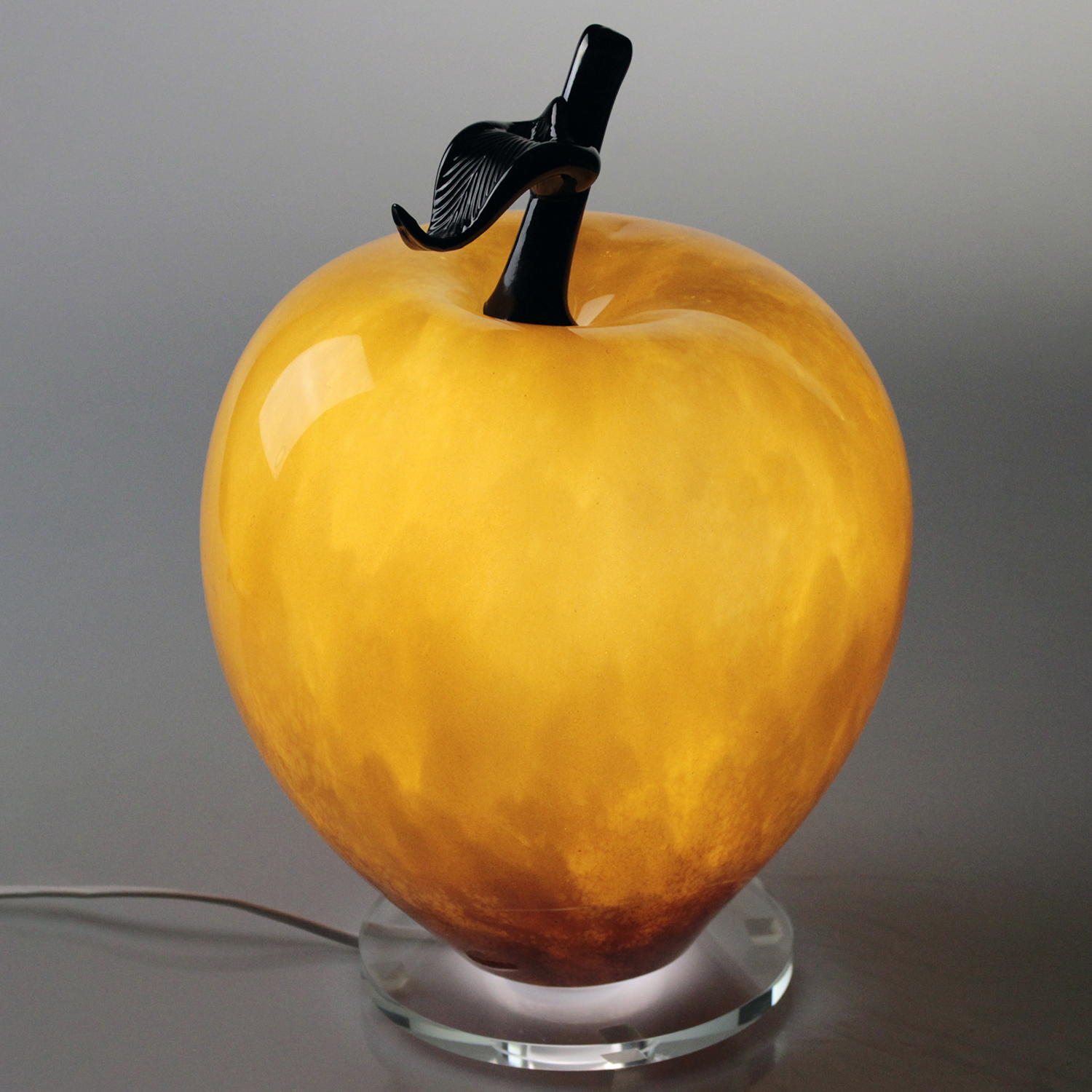 PM_05_lampe_pomme_ambre_format_carre