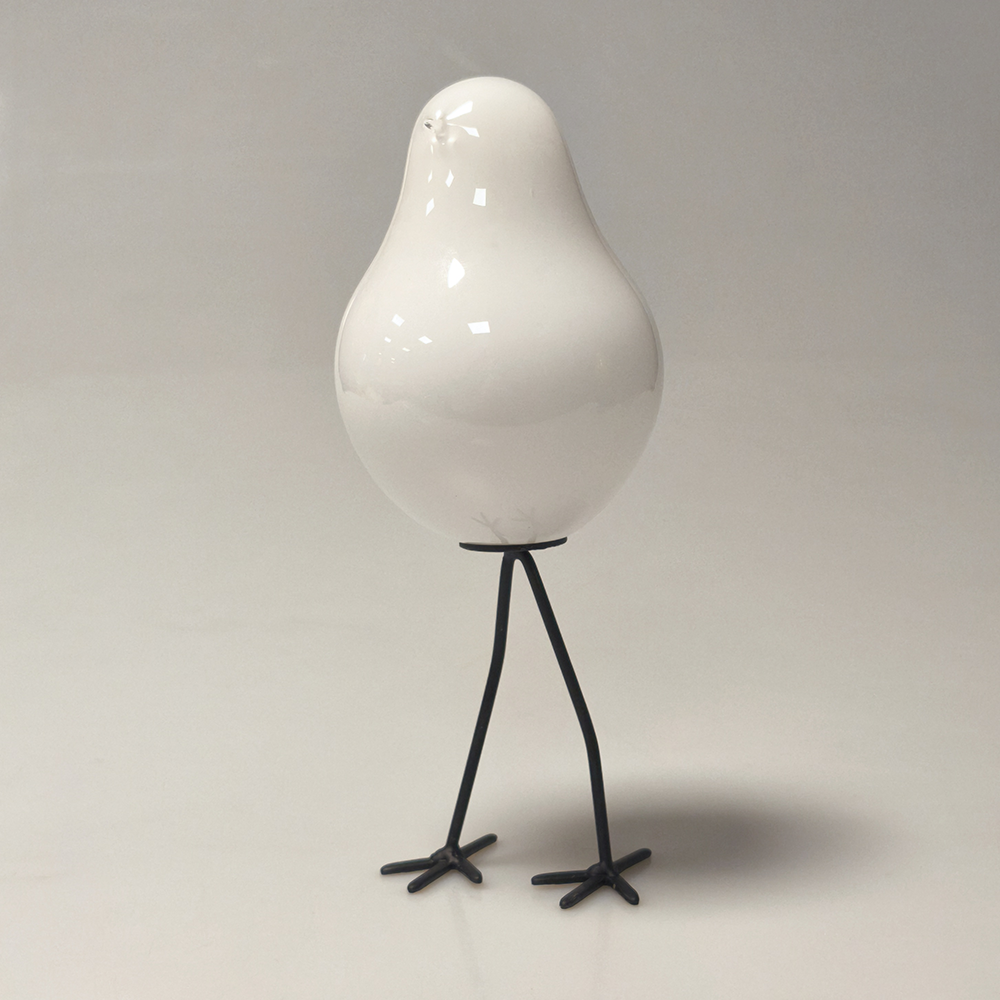 oiseau_sur_pied_blanc_1
