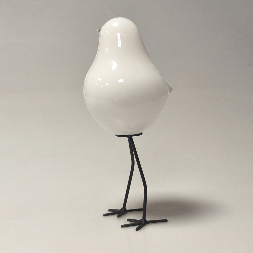 oiseau_sur_pied_blanc_2