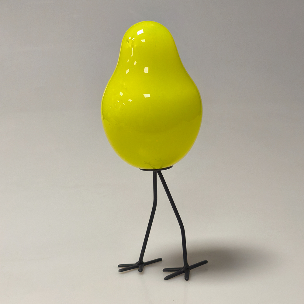 oiseau_sur_pied_jaune_1
