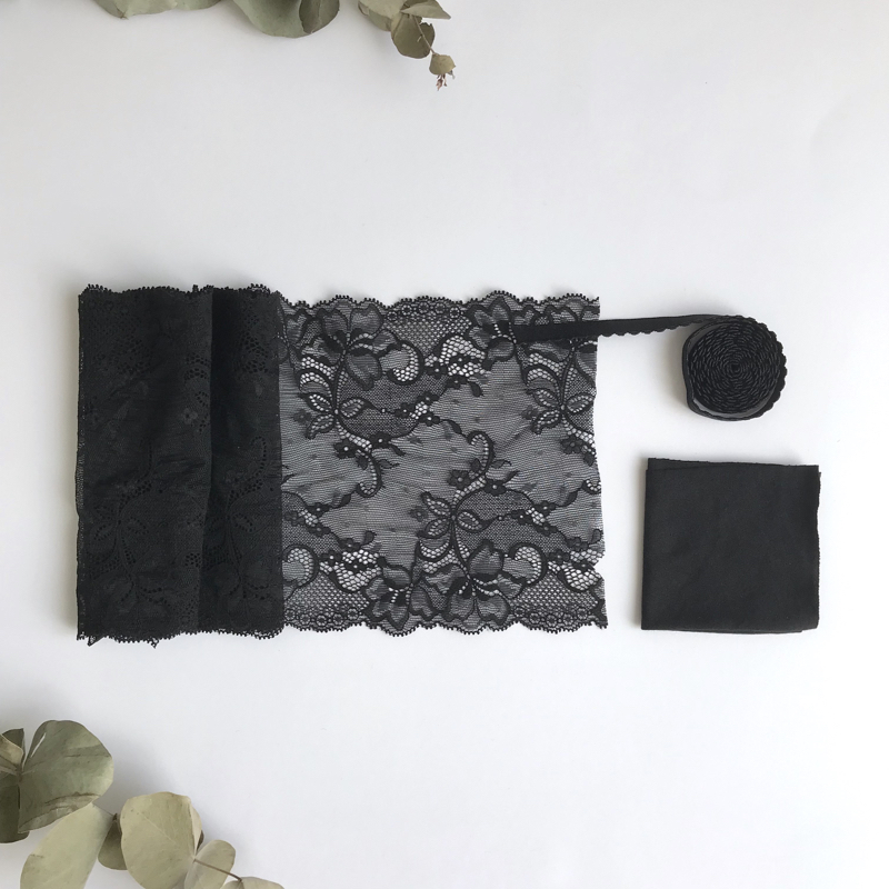 Kit lingerie shorty dentelle florale coloris noir