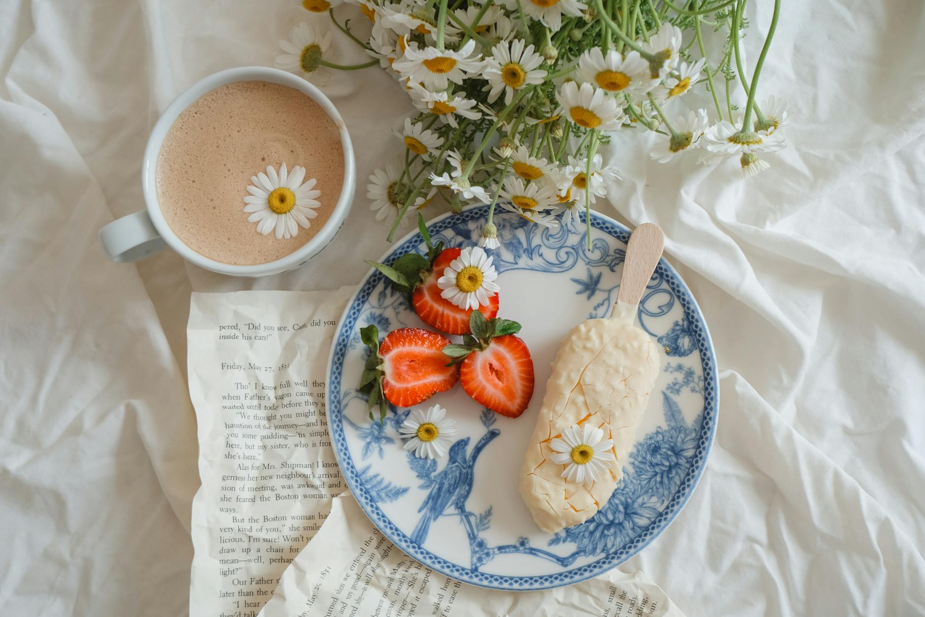 Photos gratuites de arrière-plan blanc, artistique, assiette en porcelaine