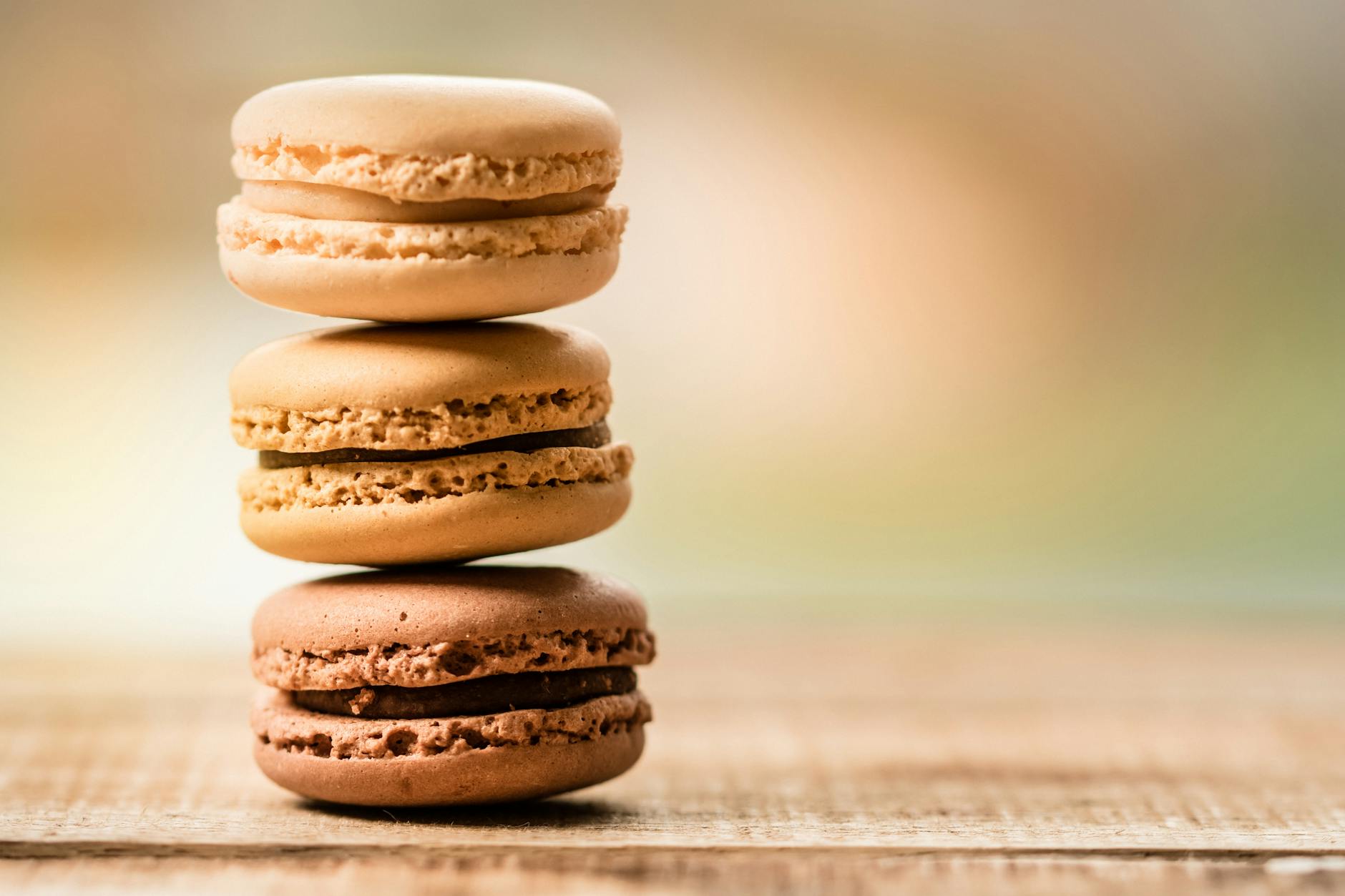 Trois Macarons Empilés