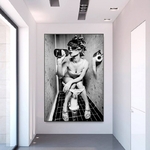 Femme-assise-sur-la-toilette-Vintage-toile-Art-affiches-et-impressions-noir-et-blanc-Sexy-femme