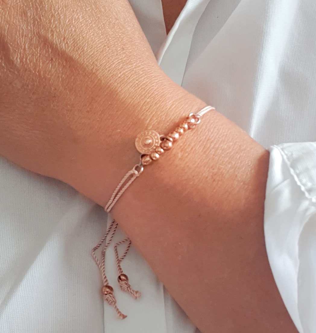 Bracelet fil de soie-femme-perles-breloque-Lalie-Bijoux
