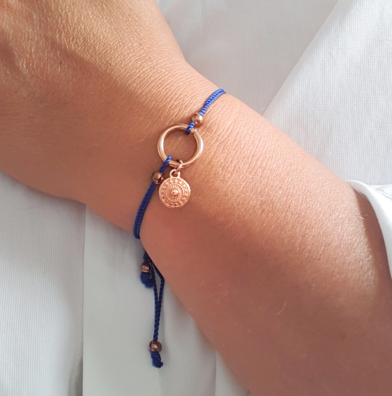 Bracelet fil de soie-femme-breloque-Florine-Bijoux