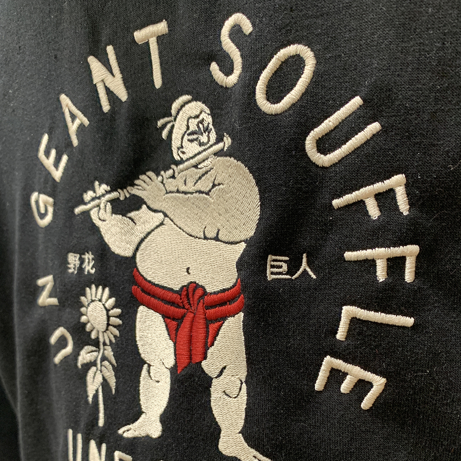 zoom une fleur pousse dos categorie sweat pull