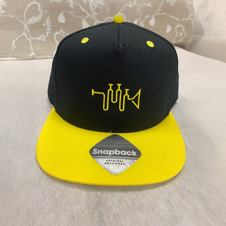 Casquette trompette destructuré jaune et noire