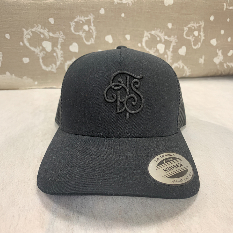 Casquette brodée monogramme the barnyshop ton sur ton1