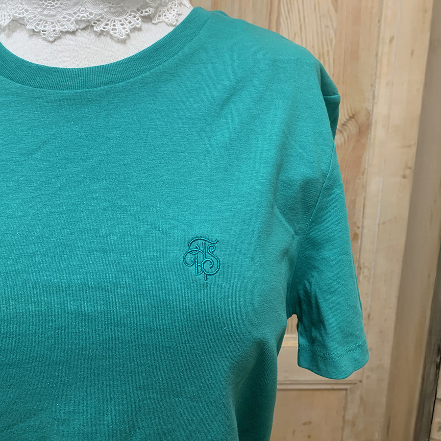 Tshirt mono brodé gros plan 1