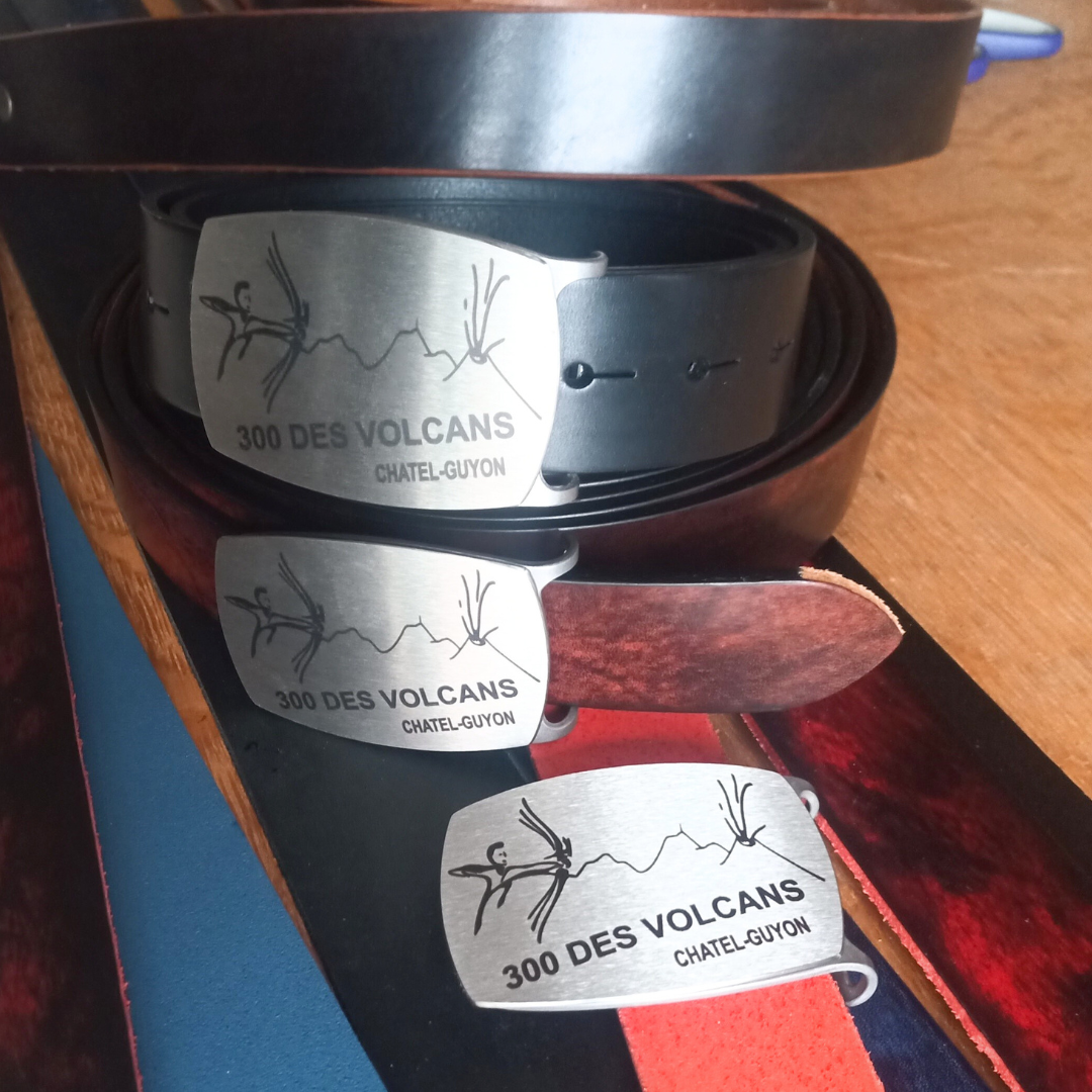 Créations uniques de boucles de ceinture en inox brossé pour événements, clubs et associations – Metaldart
