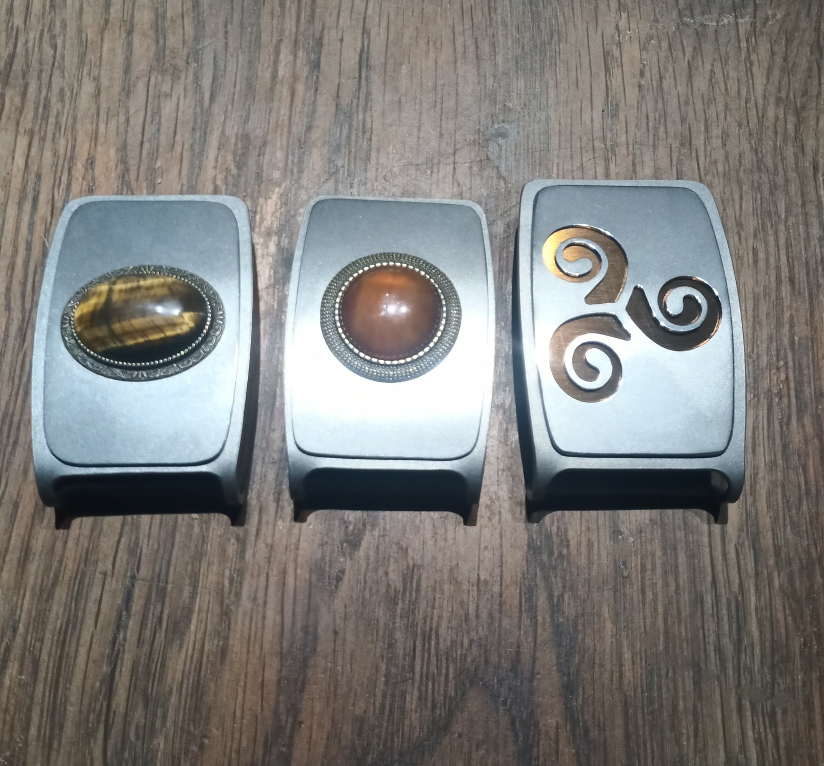 Personnalisez votre ceinture avec ces boucles artisanales en inox ornées de pierres naturelles et motif celte, création originale idéale en cadeau de Noël – Metaldart