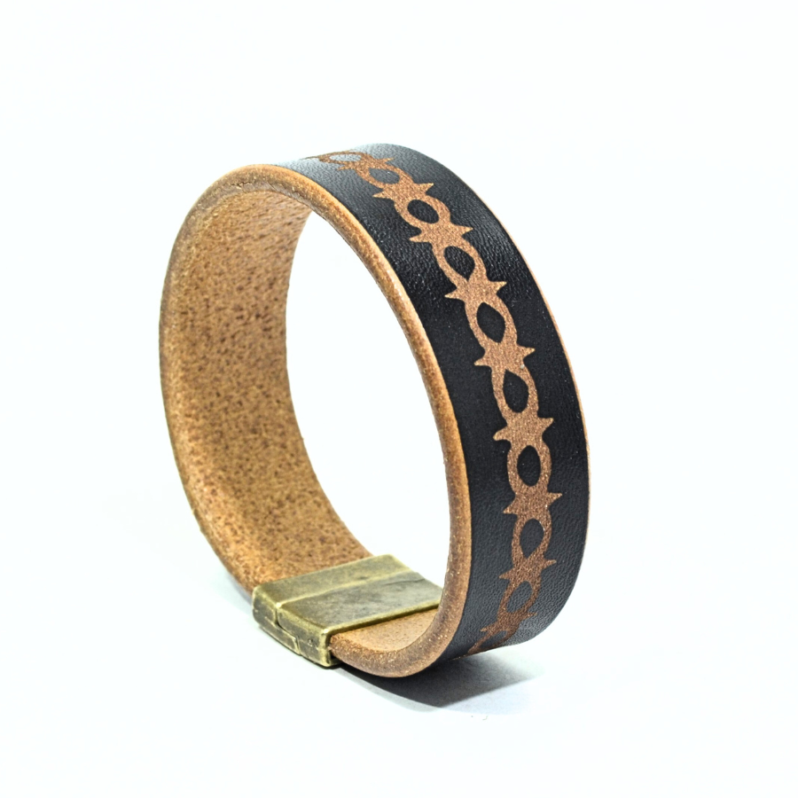 metaldart bracelet en cuir vachette tannage vegetal avec frise