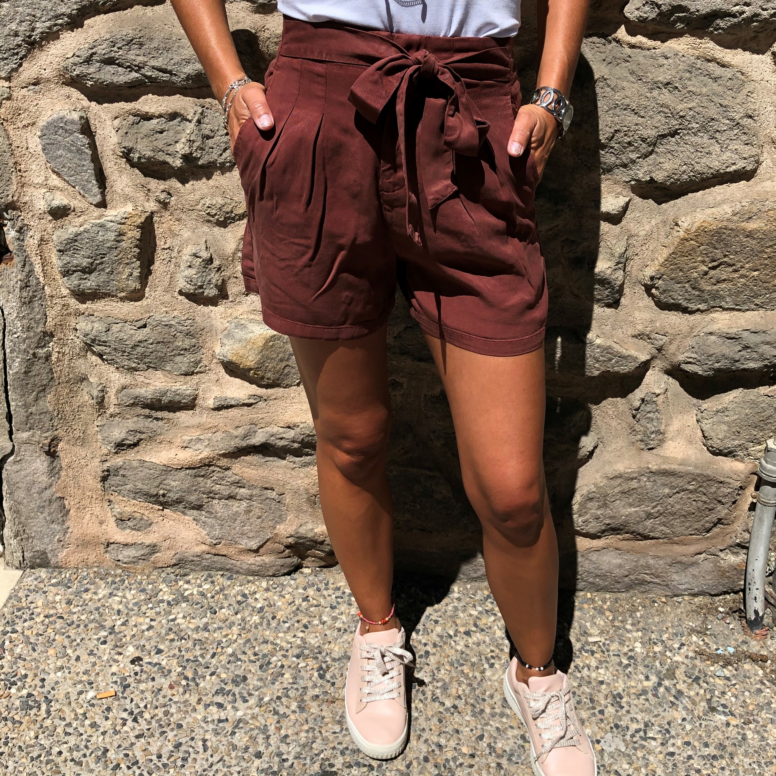 short en toile rouille avec ceinture à nouer