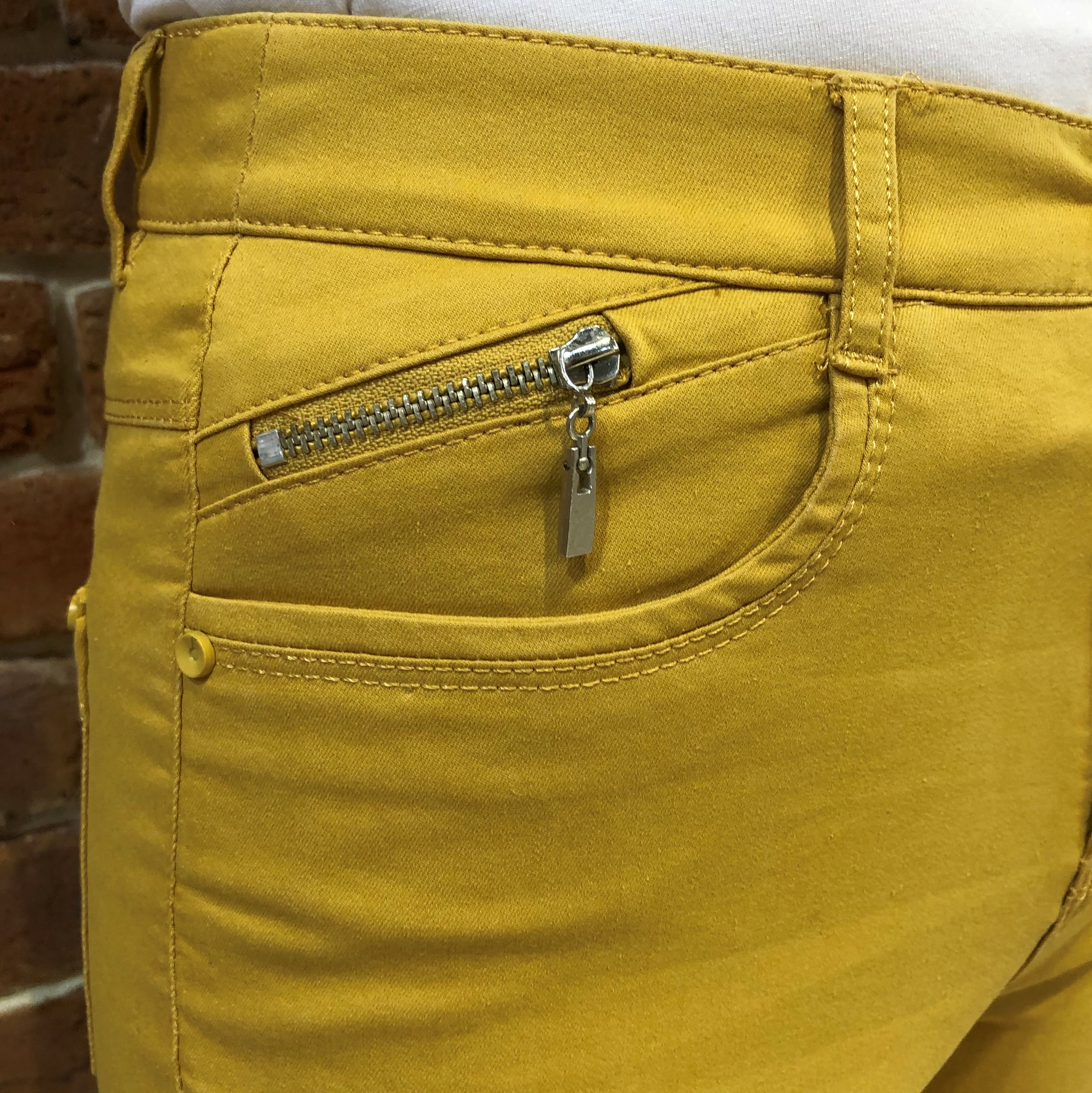 pantalon 7/8 jaune avec poche zipée