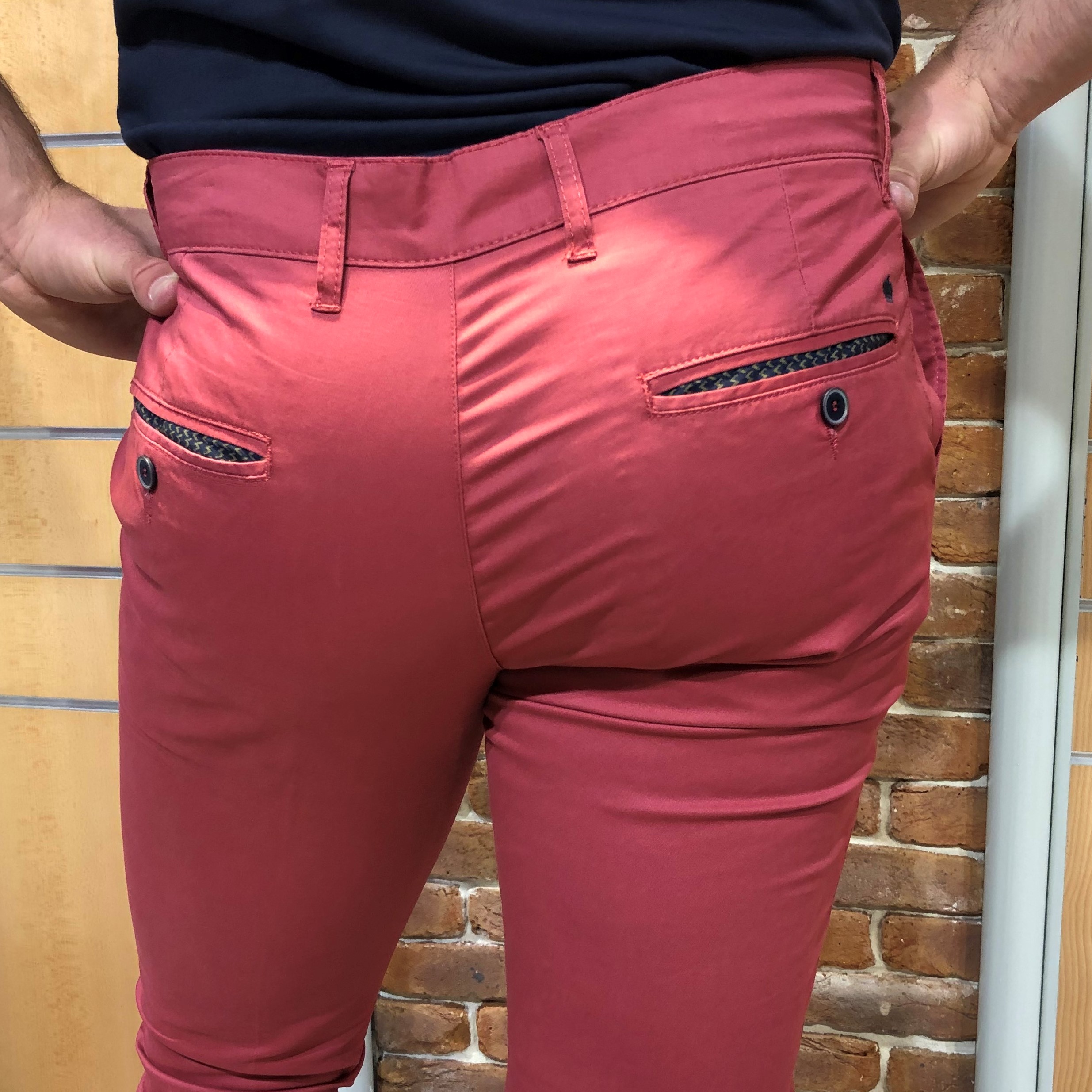 Chino en toile rouge homme