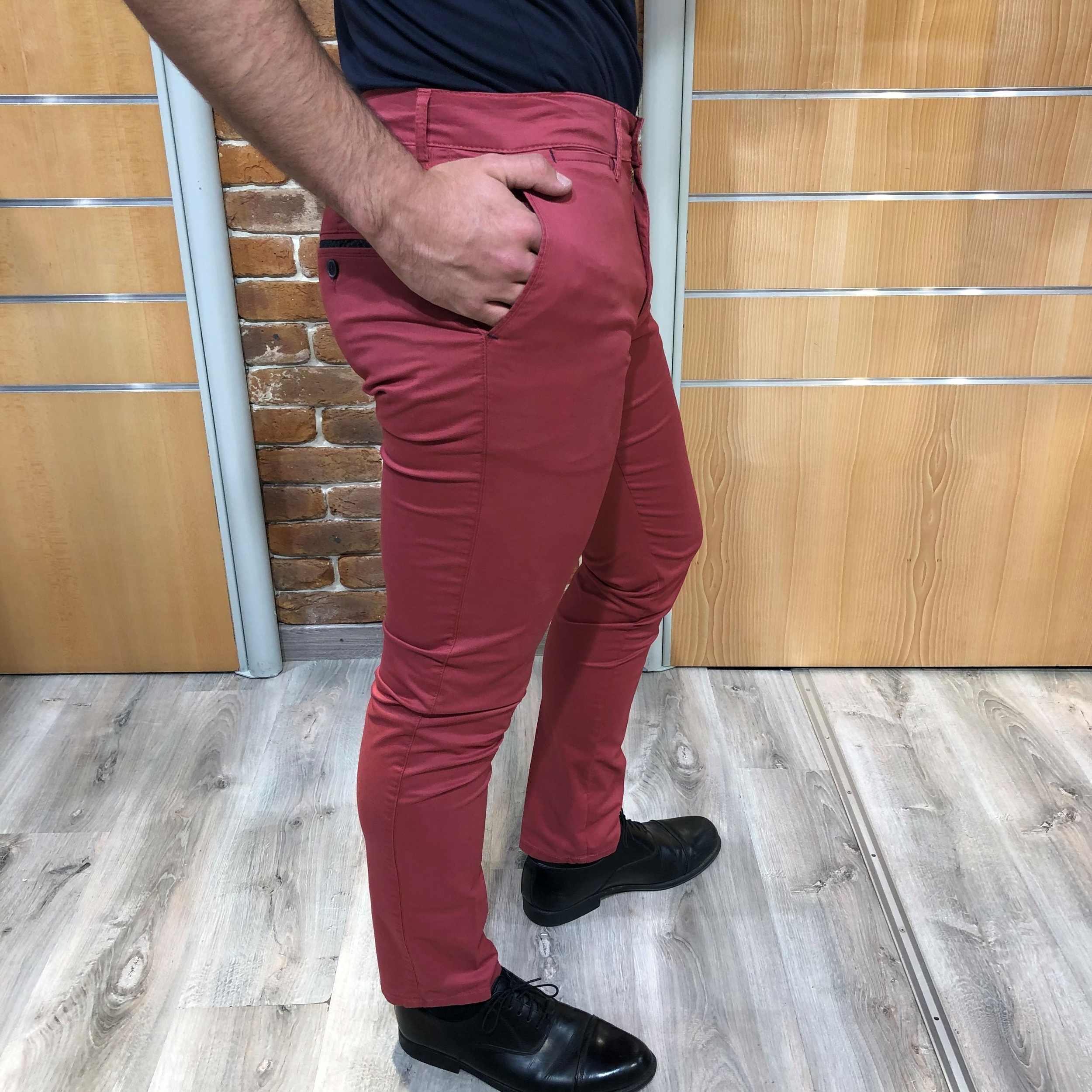 Chino en toile rouge homme