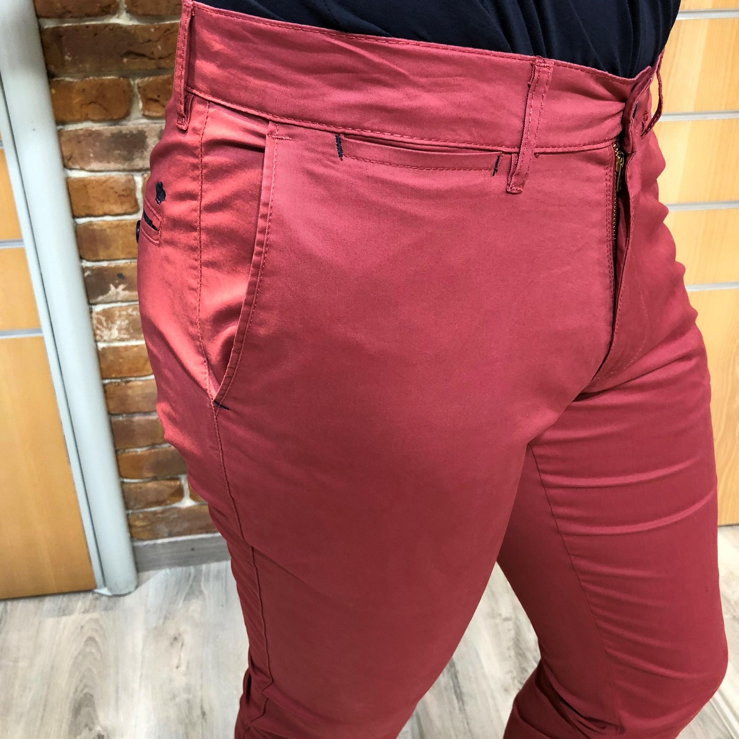 Chino en toile rouge homme